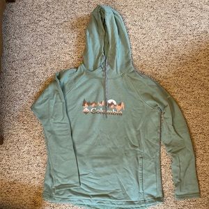 NWOT Columbia sweatshirt
